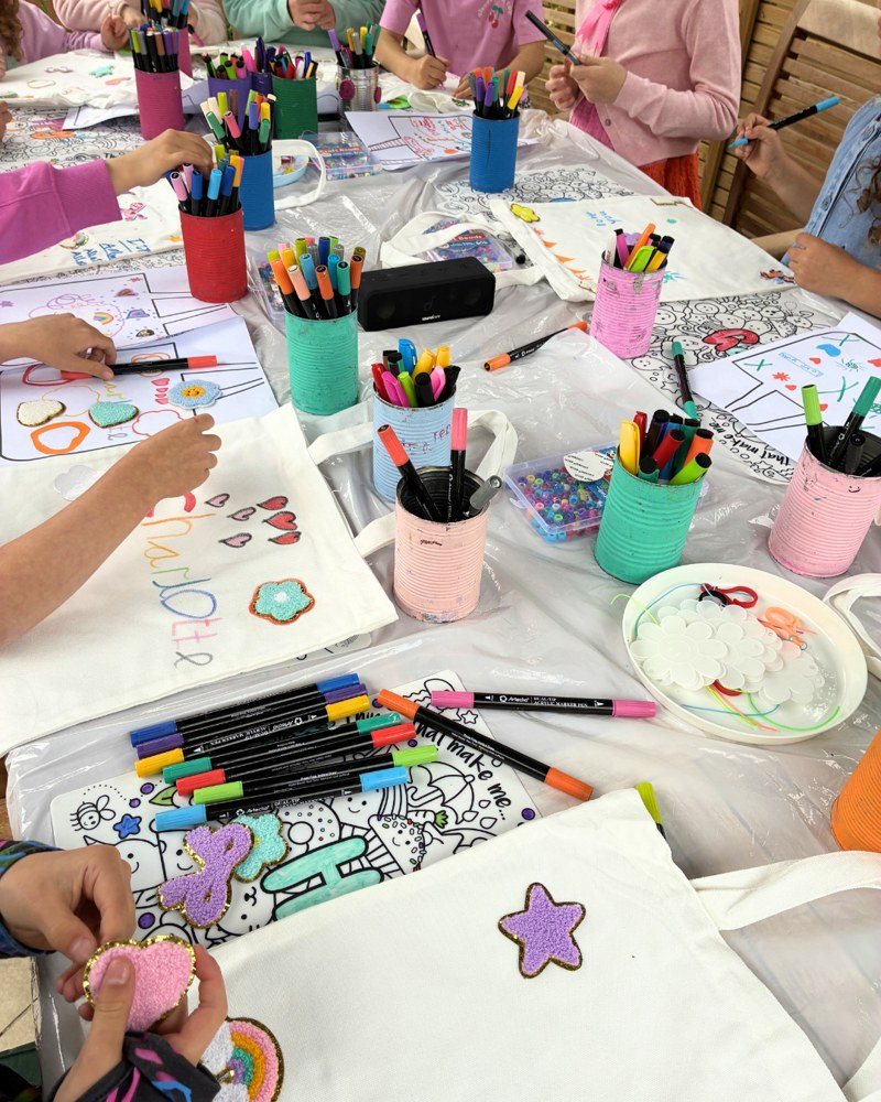 Tote bag party table